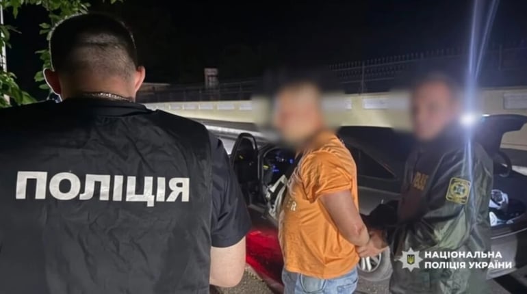 Замість охорони кордону — бізнес: в Ізмаїлі судитимуть прикордонника за переправлення ухилянтів