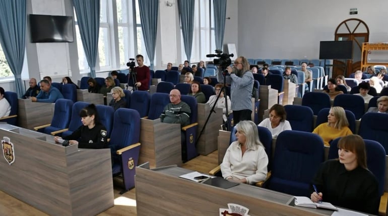 Відновлення після атаки, тепло взимку, дороги й порядок у громаді