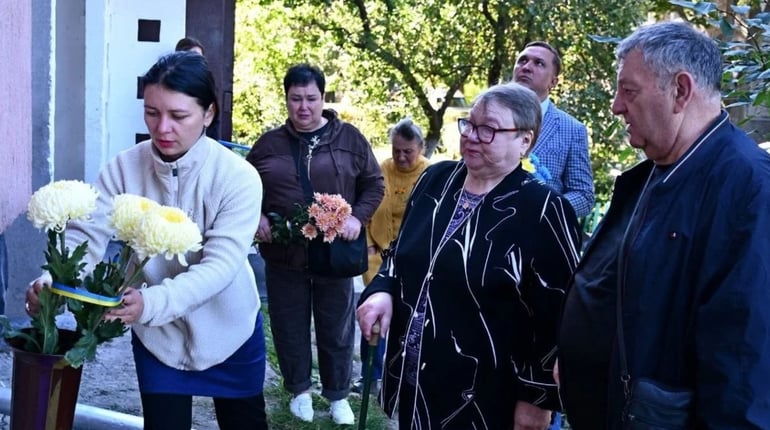 У камені — ім’я, у серцях — пам’ять: громада вшанувала полеглого Захисника Дмитра Авраменка