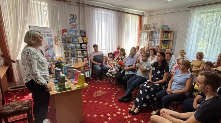 «Бібліотека починається не з книжкових полиць – вона починається з любові до книги й людини»