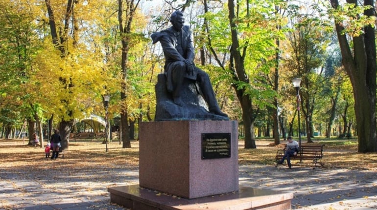 21 вересня – 35 років тому відкрито у Ніжині пам’ятник Тарасу Григоровичу Шевченку