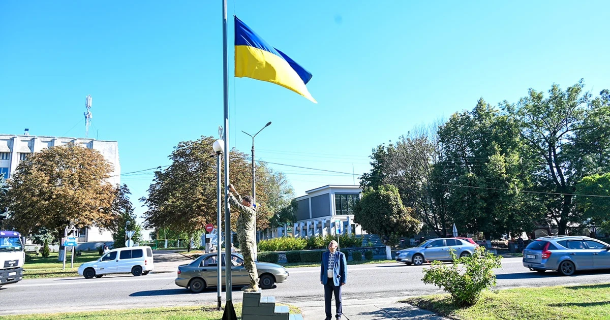 Синьо-жовтий стяг як символ свободи: у Кагарлику відзначили День Державного Прапора