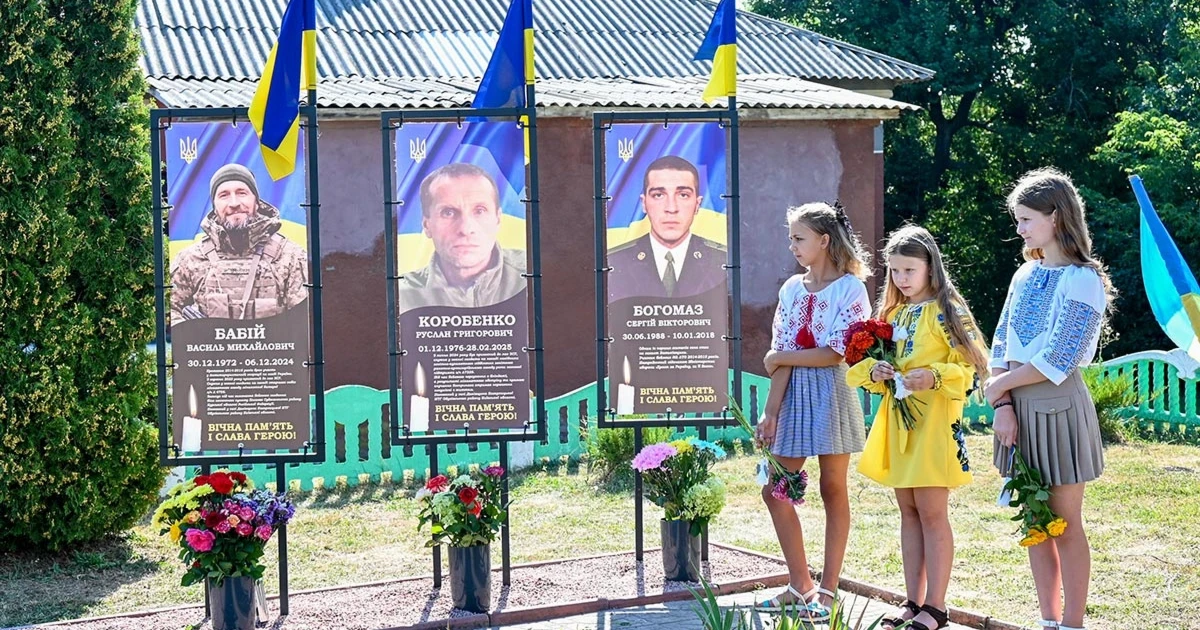 У Демівщині вшанували Героїв-земляків: відкрили Алею Слави та меморіальну дошку