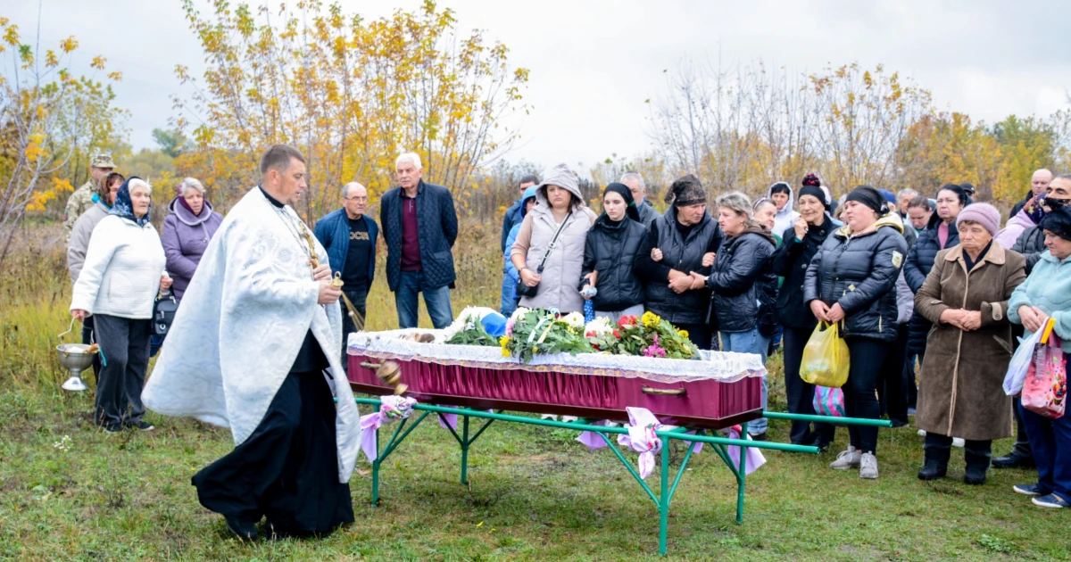 Один із перших став на шляху ворога - у Липовці поховали ветерана війни, волонтера Євгенія Аніщенка