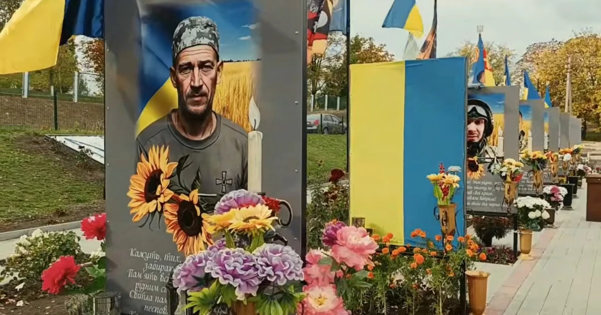 У Шандрі вшанували десятьох полеглих захисників у річницю відкриття Алеї слави