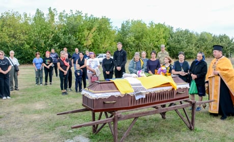 Боронив Україну в лавах Чорних Запорожців - у Ставах провели в останню путь воїна Владислава Третяка