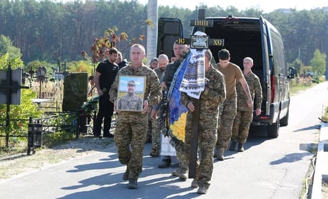 Тримав оборону на найгарячіших напрямках: в Ірпені попрощалися з воїном Віталієм Широкоступом