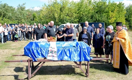 Вірний завжди - у Ставах провели в останню дорогу морського піхотинця Сергія Глобенка