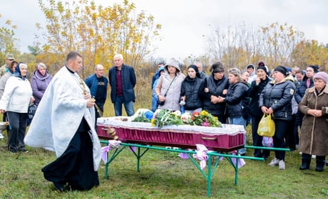 Один із перших став на шляху ворога - у Липовці поховали ветерана війни, волонтера Євгенія Аніщенка