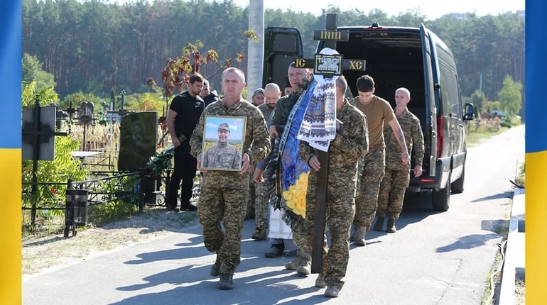 Тримав оборону на найгарячіших напрямках: в Ірпені попрощалися з воїном Віталієм Широкоступом