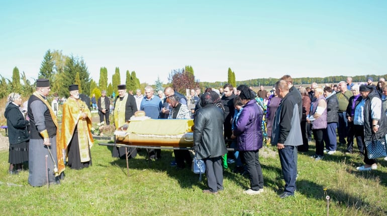 За рідну землю він згорів до тла - у Гороховому провели в останню путь воїна Віктора Дремлюгу