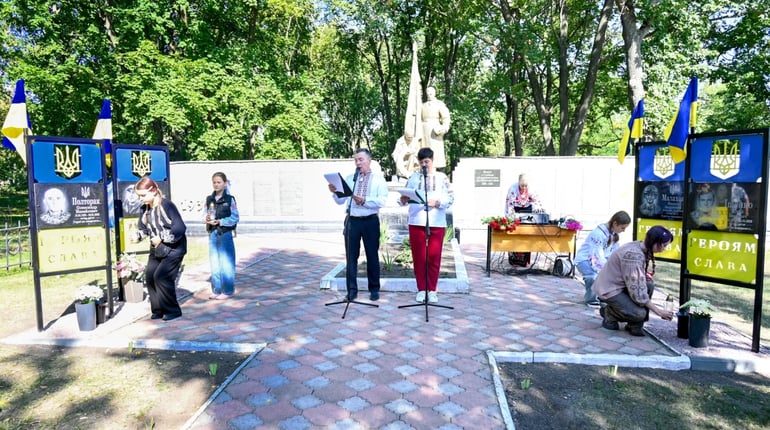 У Слободі відкрили Алею Слави Героїв: громада увічнила пам’ять чотирьох воїнів-земляків