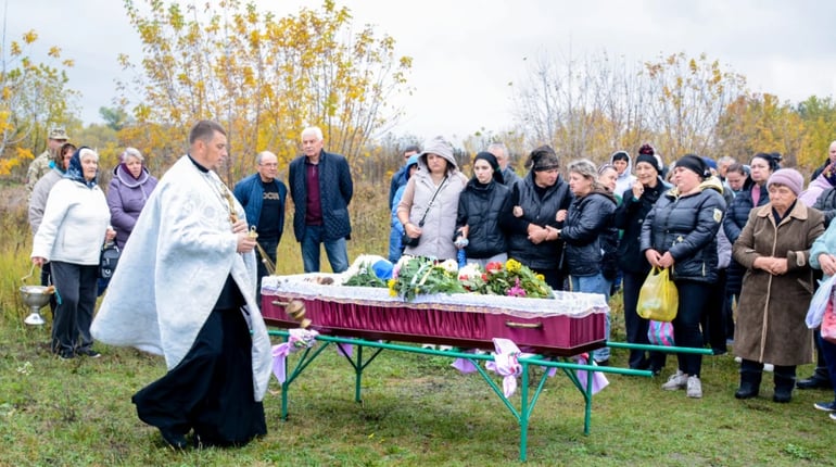 Один із перших став на шляху ворога - у Липовці поховали ветерана війни, волонтера Євгенія Аніщенка
