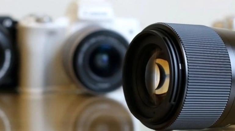 Sigma 30mm f/1.4 DC DN для Sony APS-C: перший світлосильний фікс до a6400 і ZV-E10 для портрета