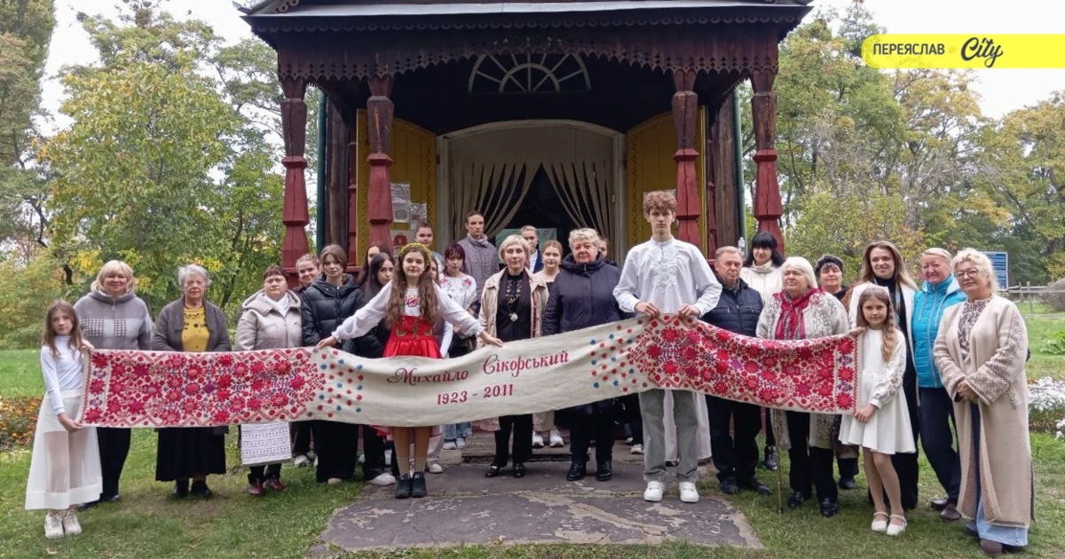 У Переяславі показали "Рушник Сікорського", якого вишивали три роки на пошану пам'яті творця музеїв