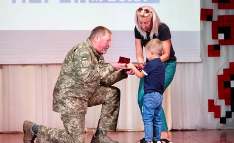 Родинам воїнів вручили посмертні державні ордени та військові відзнаки Героїв Преяславщини