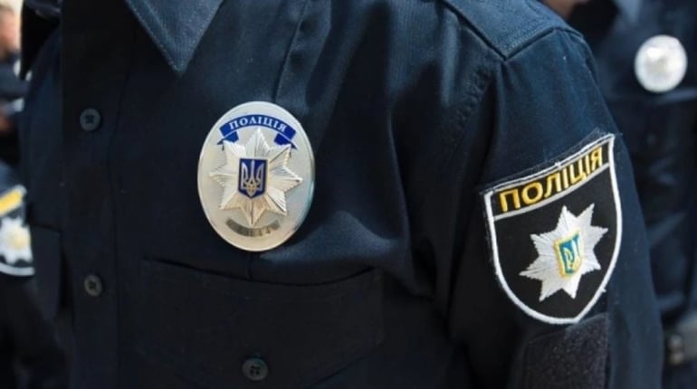 У Переяславі горів будинок, шахраї виманили 7500 грн в чоловіка від імені знайомої: хроніка поліції