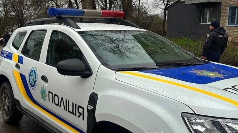 Переяславка попросила наряд виламати двері квартири, в якій виявили труп її батька: хроніка поліції