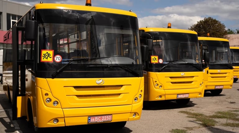 Гадяцька громада отримала новий шкільний автобус