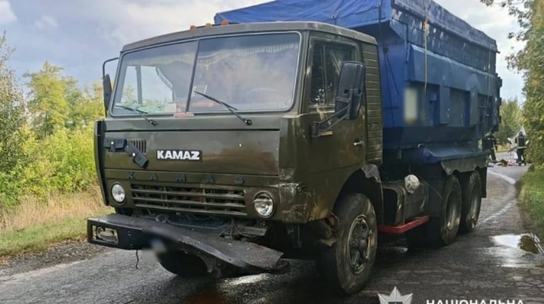 ДТП на автодорозі Гадяч – Миргород: біля села Лихопілля зіткнулися легковий автомобіль та вантажівка