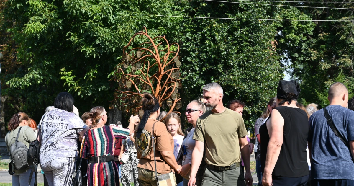 «Твоя віра — його щит. Твоя молитва — його броня»: День зниклих безвісти у Золотоноші