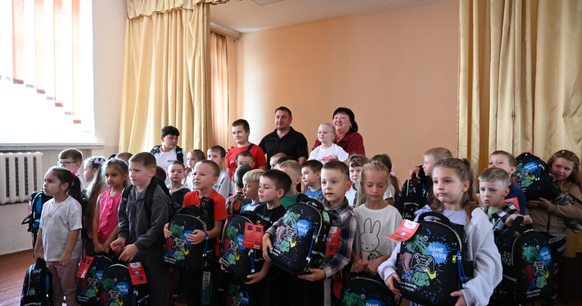 У перший клас з двома ранцями: подарунок для золотоніської малечі