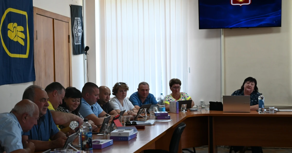 Мало питань, тривале обговорення: серпнева позачергова сесія