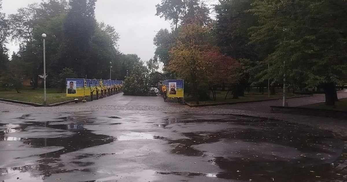 Негода накрила Золотоніщину: сильний дощ уже залишив перші наслідки