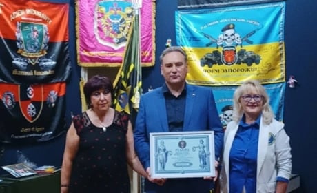 У Черкасах встановили рекорд України з найбільшою колекцією прапорів для військових