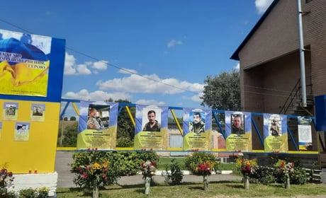 У Деньгах відкрили Алею Слави та Алею Надії: місце пам’яті, болю і незламності