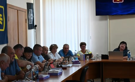Мало питань, тривале обговорення: серпнева позачергова сесія