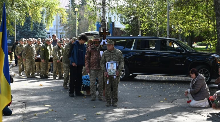 «Я не вдова! Я – дружина загиблого Героя». На щиті Дмитро Мелешко