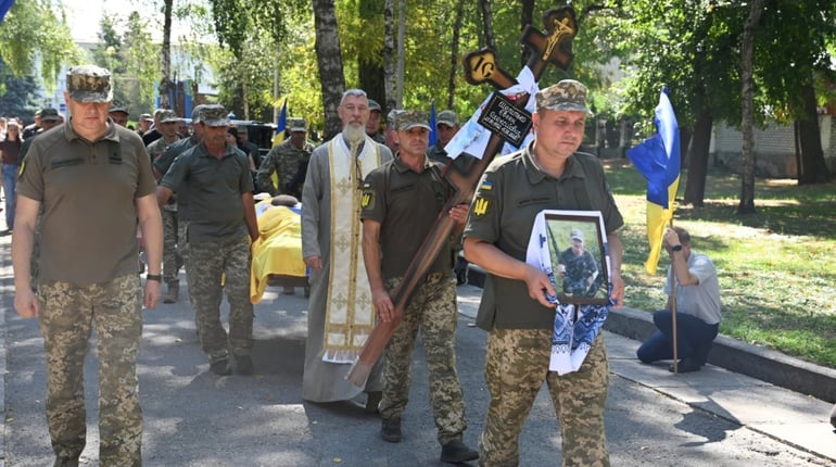 Золотоніська земля стала місцем вічного спочинку луганського воїна: на щиті Євген Шепітько