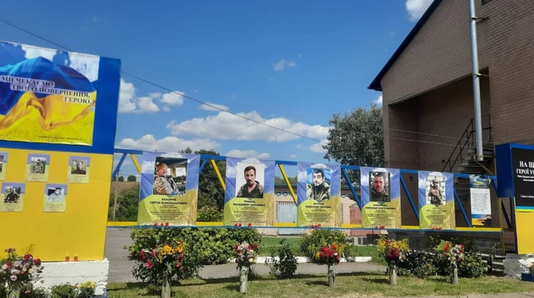 У Деньгах відкрили Алею Слави та Алею Надії: місце пам’яті, болю і незламності