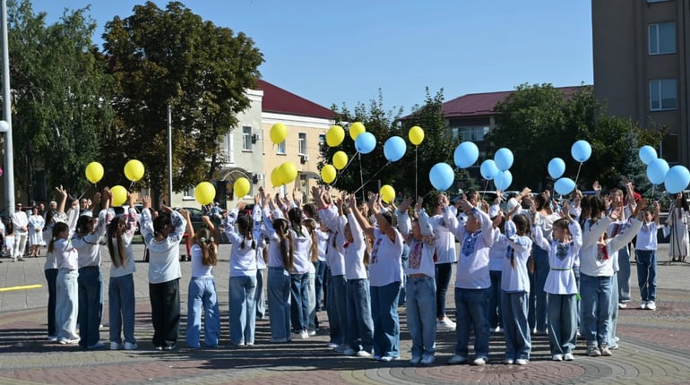 «Українське серце» у Золотоноші: як у громаді відзначили 35-ту річницю Незалежності України