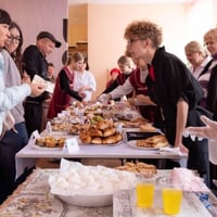 У Первомайському професійному коледжі відбувся благодійний ярмарок на підтримку ЗСУ