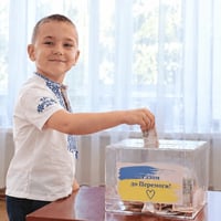 Замість букетів — допомога: як грушівські та підгороднянські школярі донатять військовим