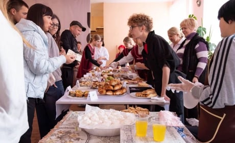 У Первомайському професійному коледжі відбувся благодійний ярмарок на підтримку ЗСУ