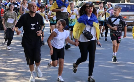 «Шаную воїнів, біжу за героїв України». У Первомайську відбувся забіг на честь полеглих захисників