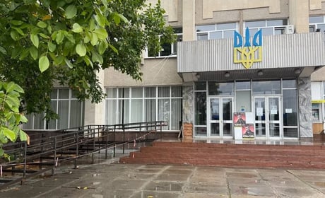 У Первомайську стане більше на один доступний об'єкт. Біля ПК «Фрегат» облаштовують пандус