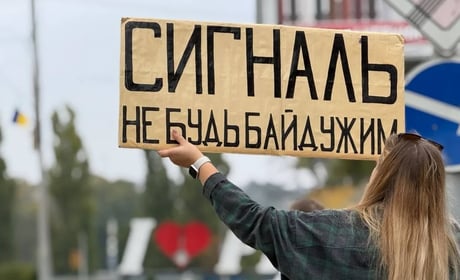 «Спиніться»: у Первомайську рідні полонених і безвісти зниклих вийшли на акцію