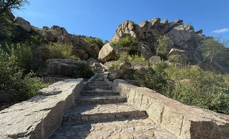 Скелі, хмари, пороги, рафтери та ящірка: фотоальбом Бузького Гарду у вересні