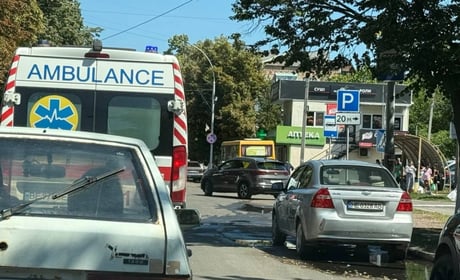 Правила залишилися в бардачку: нотатки водійки з первомайських доріг