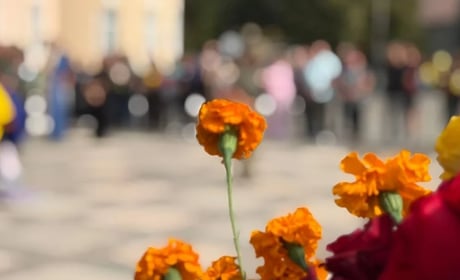 Живий коридор і море квітів: Первомайськ попрощався з захисником України Артемом Піменовим
