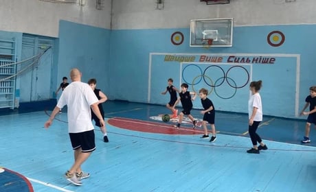 Первомайські баскетболісти тестували новий формат. Мінітурнір БК «Тигри»: діти проти батьків