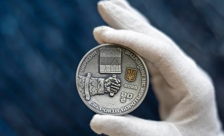 НБУ ввів у обіг унікальну срібну пам’ятну монету до 35-річчя Незалежності України