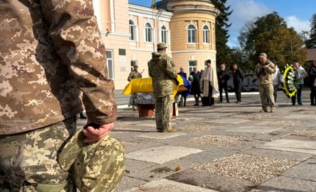 У Первомайську попрощалися із захисником України Дмитром Воротинцевим