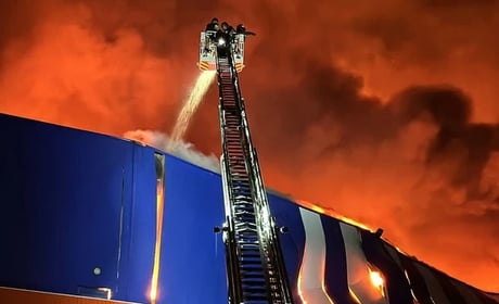 Дрони рф атакували Миколаївщину: троє людей постраждали, пошкоджений торговельний центр