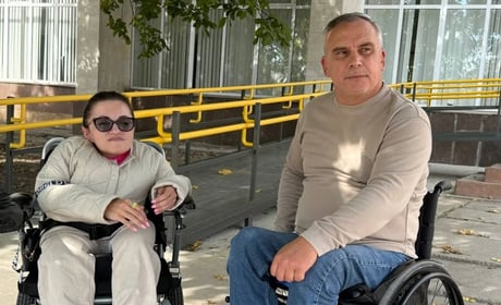 Пандус є. А далі? Первомайці на кріслах колісних перевірили доступність ПК «Фрегат»
