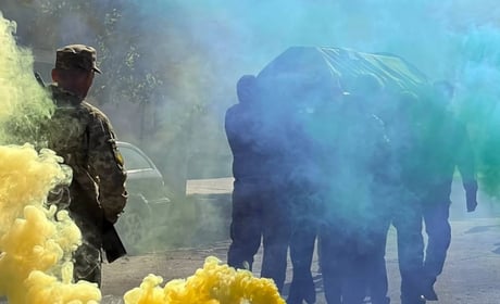 Первомайськ попрощався із захисником України Олегом Мирошниченком